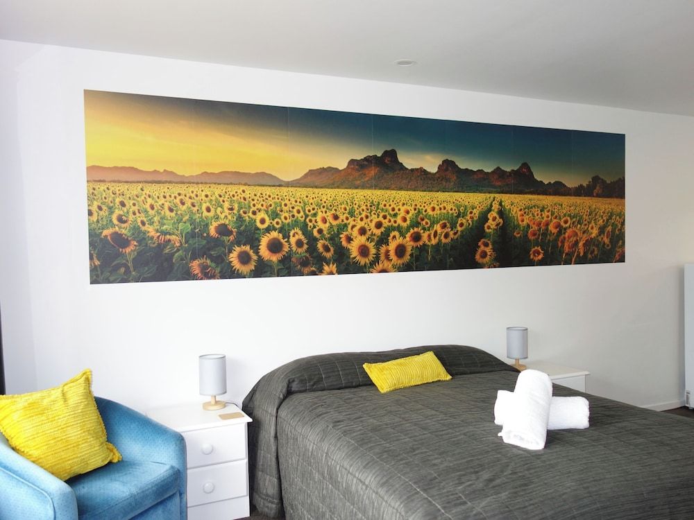 One Bedroom Queen Unit