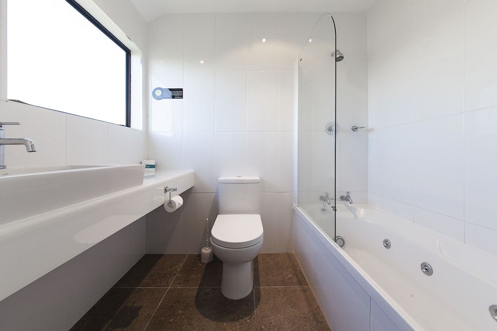 Lakeland Resort Taupo Superior Studio, Jetted Tub 2