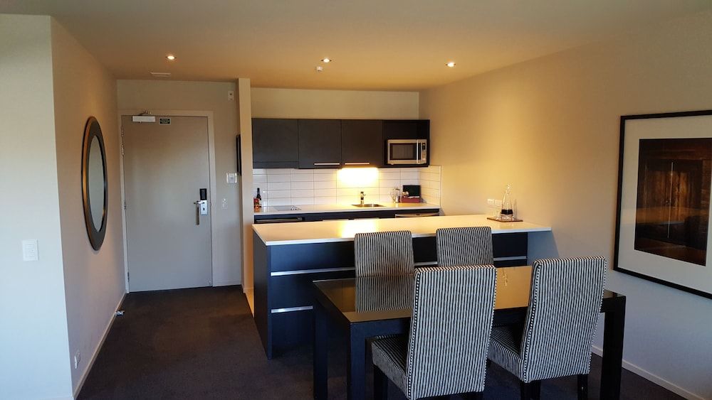 Carnmore Chateau Marlborough Grande Apartment with Balcony 4