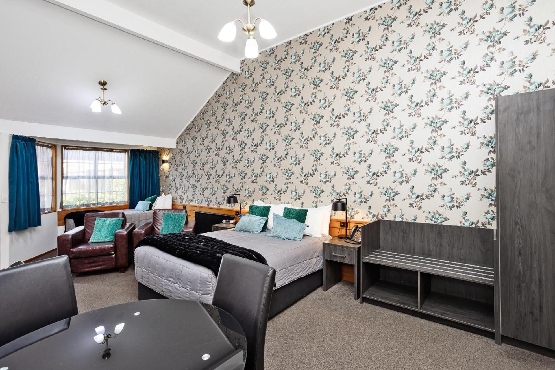 Balmoral Lodge Motel Deluxe Double Studio 2