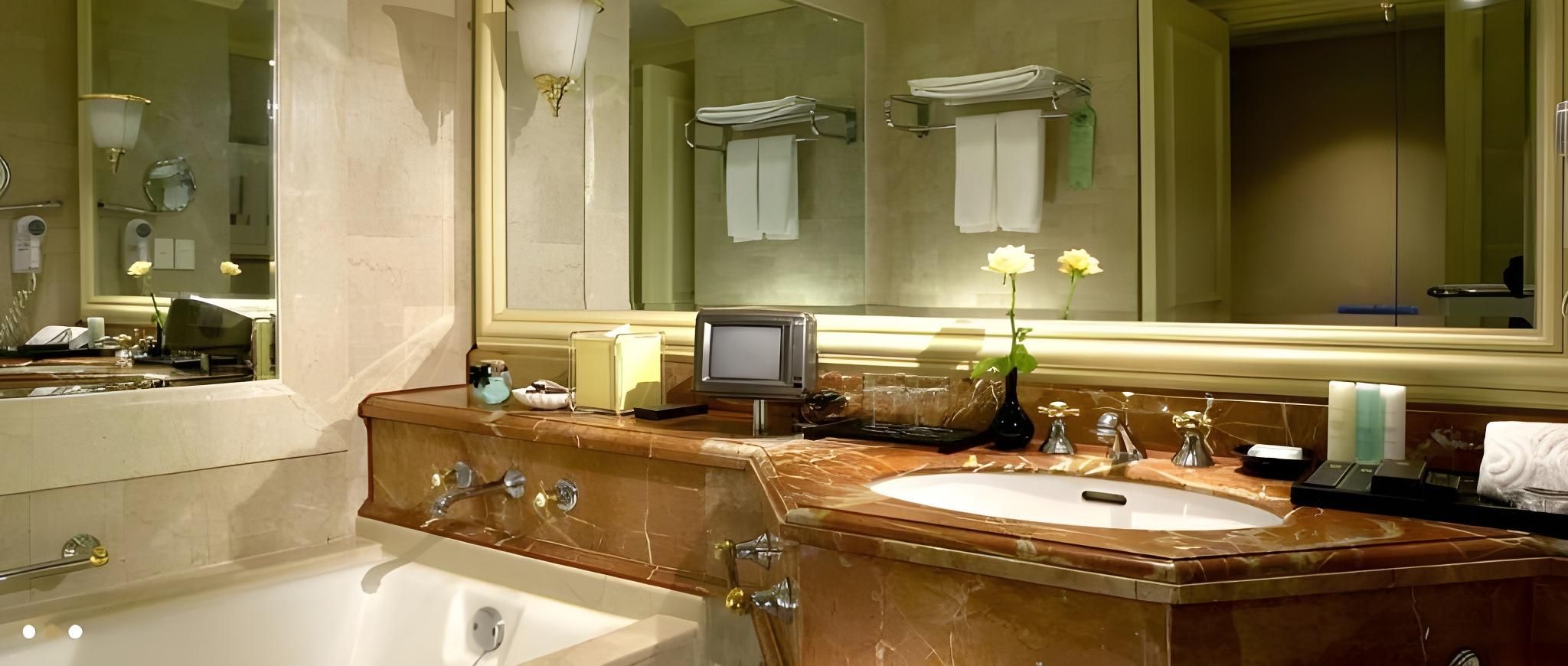 Superior Harbor View Room