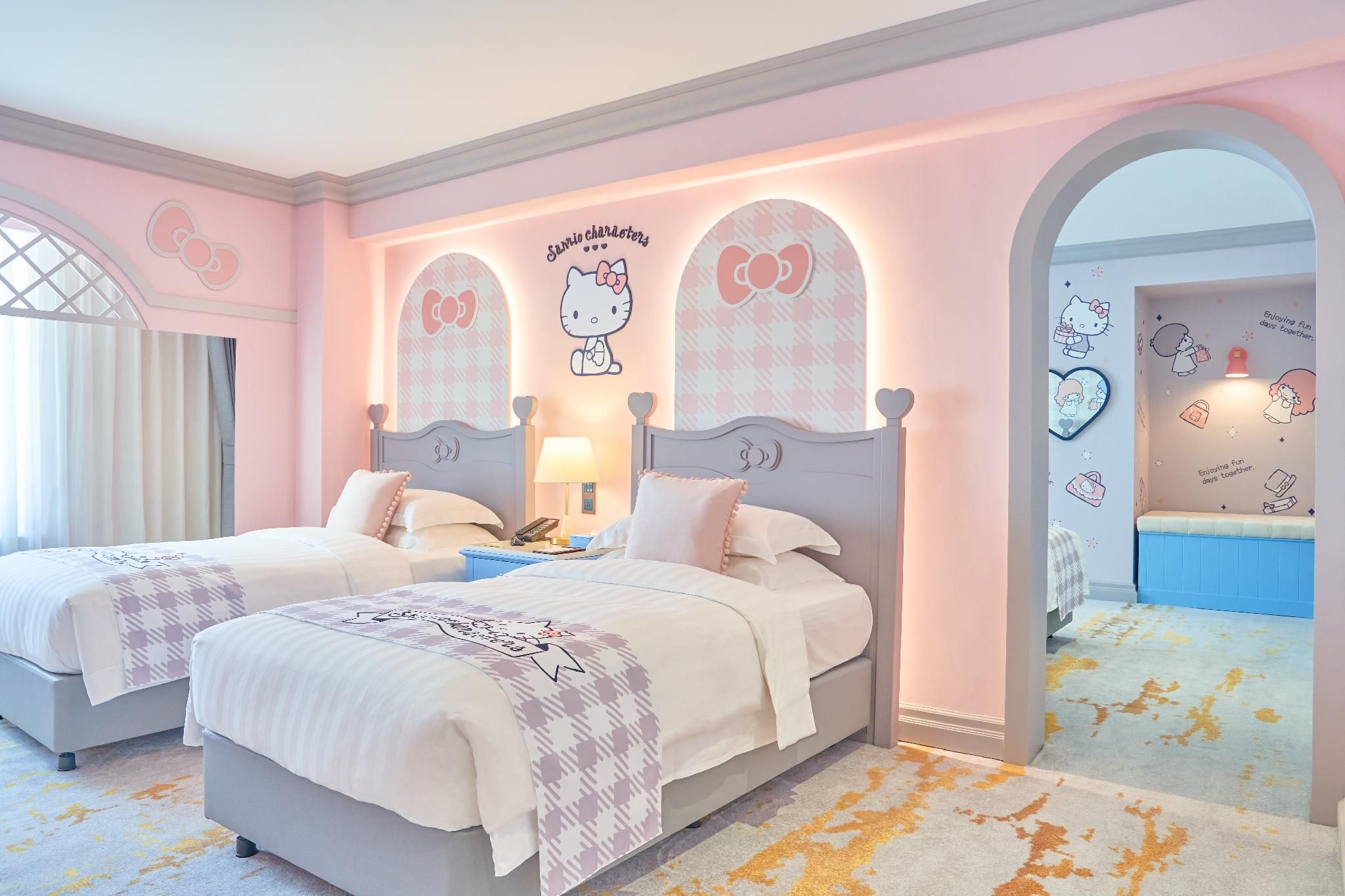 Hello Kitty & Friends Family Suite