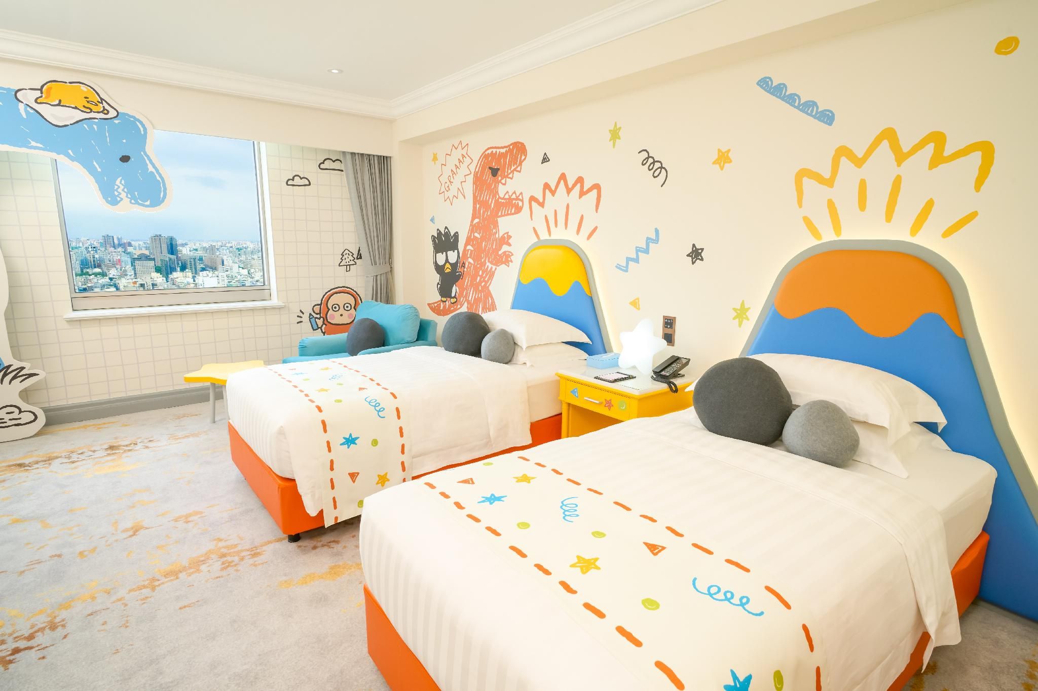 Superior Monkish Friends Themed Twin Room
