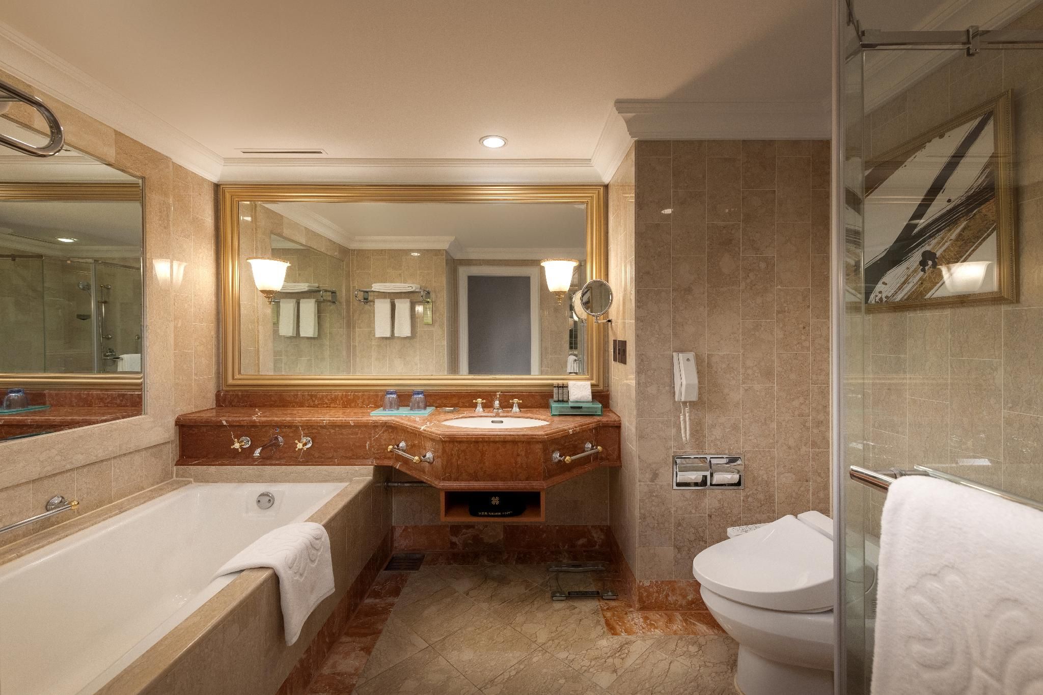 Deluxe City View Twin Room