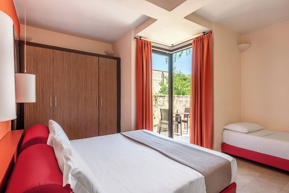 Classic Triple Room, Garden View