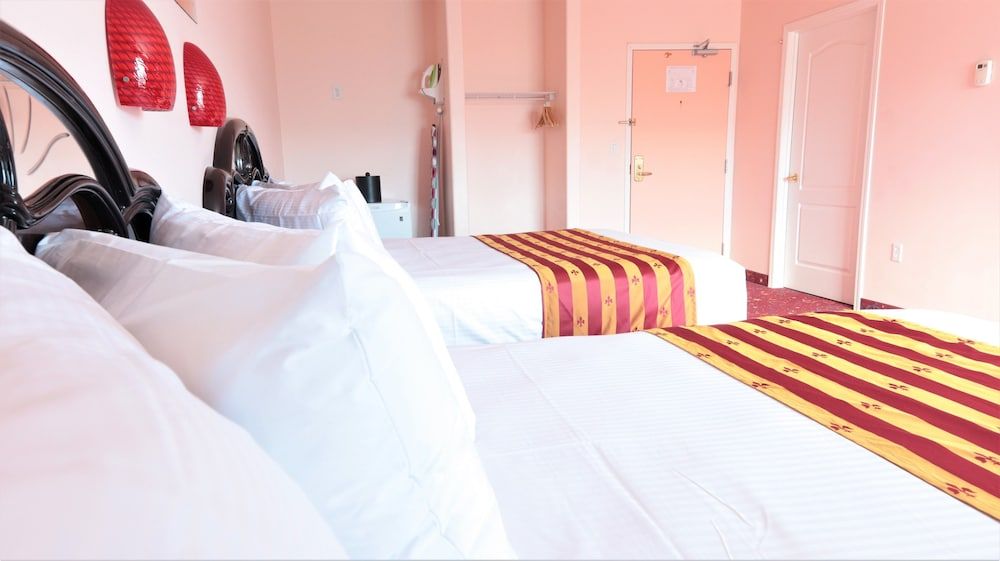 Crystal Star Inn Edmonton Airport Premium Double Room, 2 Queen Beds, Fireplace 6