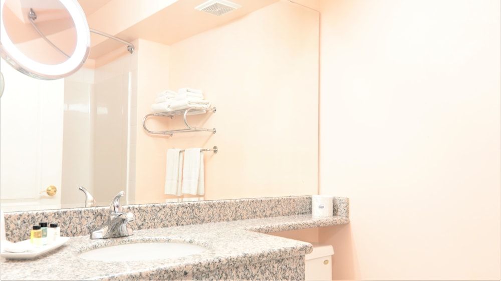 Crystal Star Inn Edmonton Airport Premium Comfort Room, 1 King Bed 6