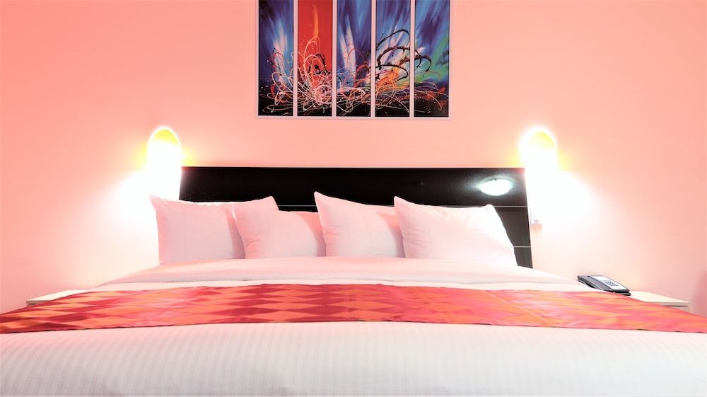 Crystal Star Inn Edmonton Airport Premium Comfort Room, 1 King Bed 4