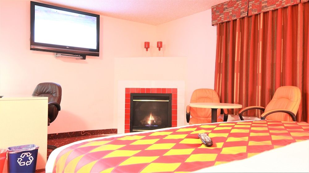 Crystal Star Inn Edmonton Airport Premium Comfort Room, 1 King Bed 2