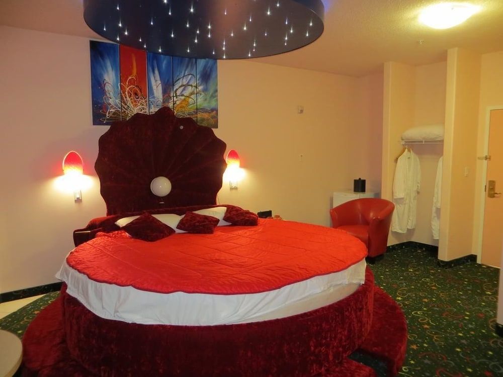 Standard Room, 1 King Bed, Jetted Tub