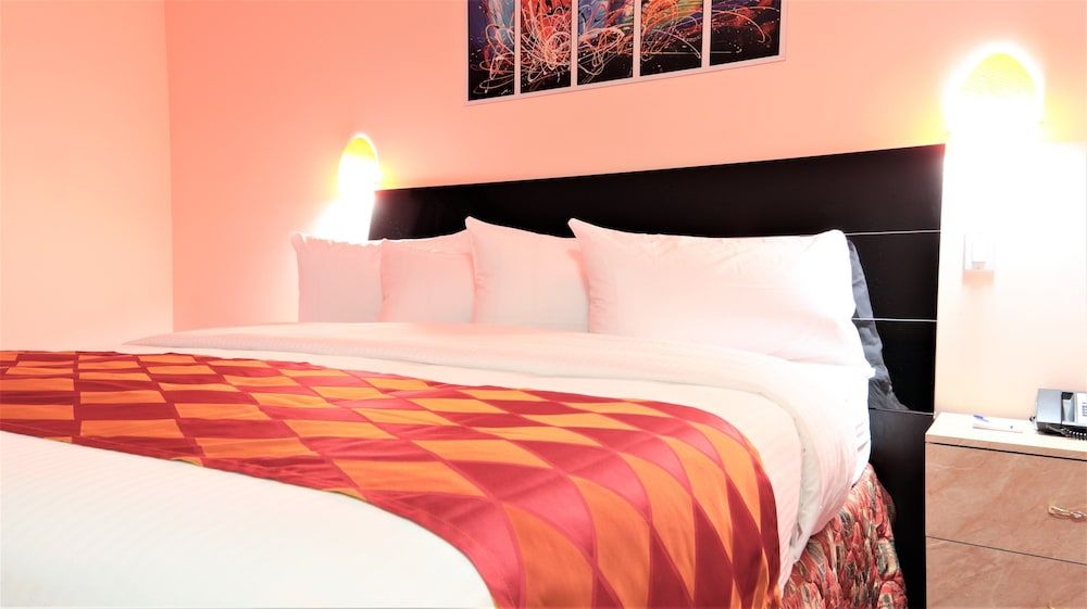 Crystal Star Inn Edmonton Airport Premium Comfort Room, 1 King Bed 3