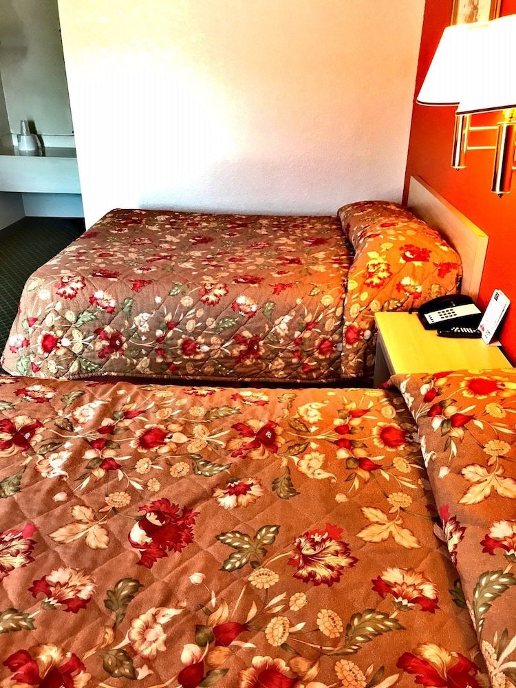 QC Stay Inn Standard Room, 2 Double Beds, Non Smoking 2