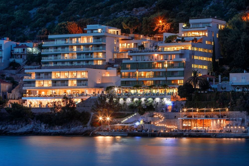 undefined Hotel More 10
