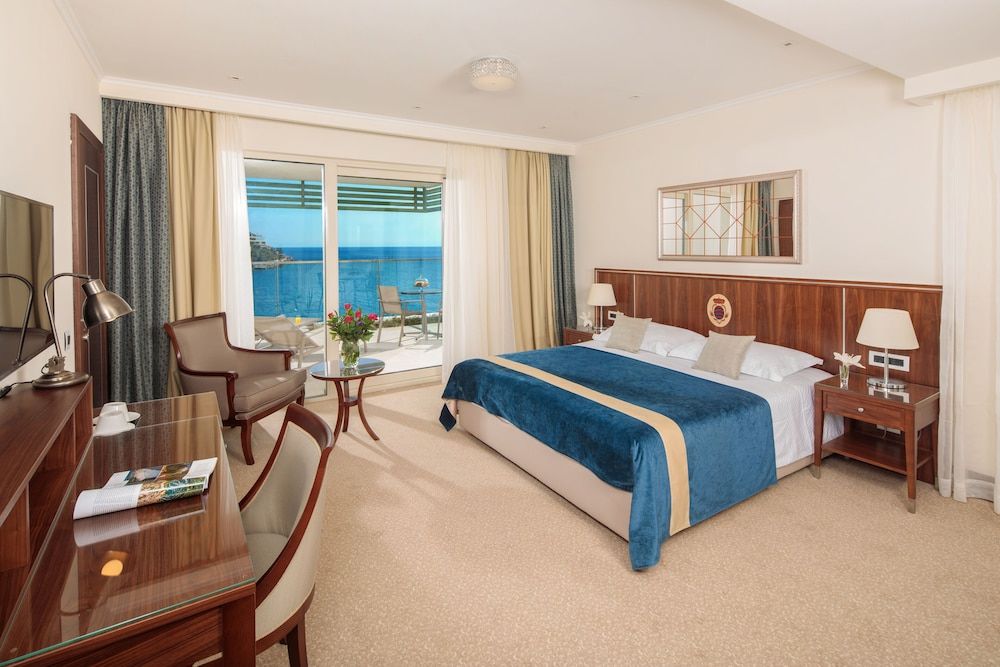 undefined Hotel More 5