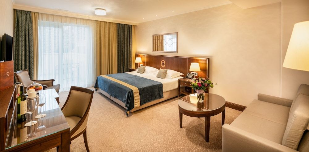 undefined Hotel More