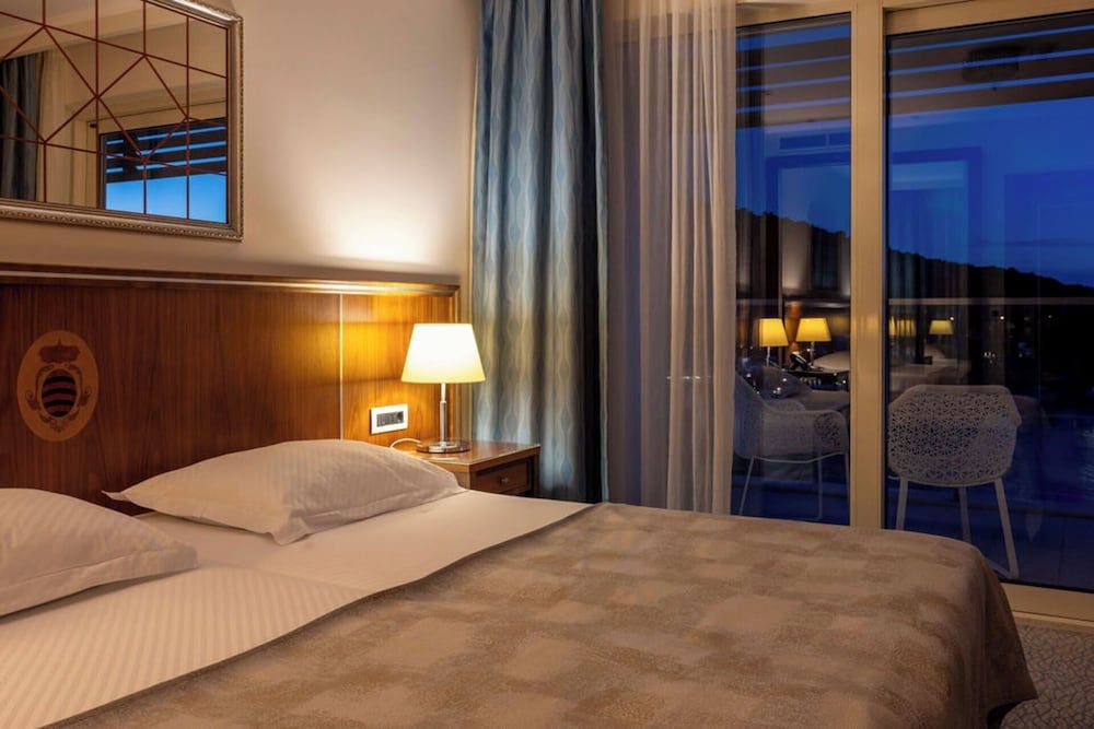 Deluxe Suite, 1 Bedroom, Balcony, Sea View
