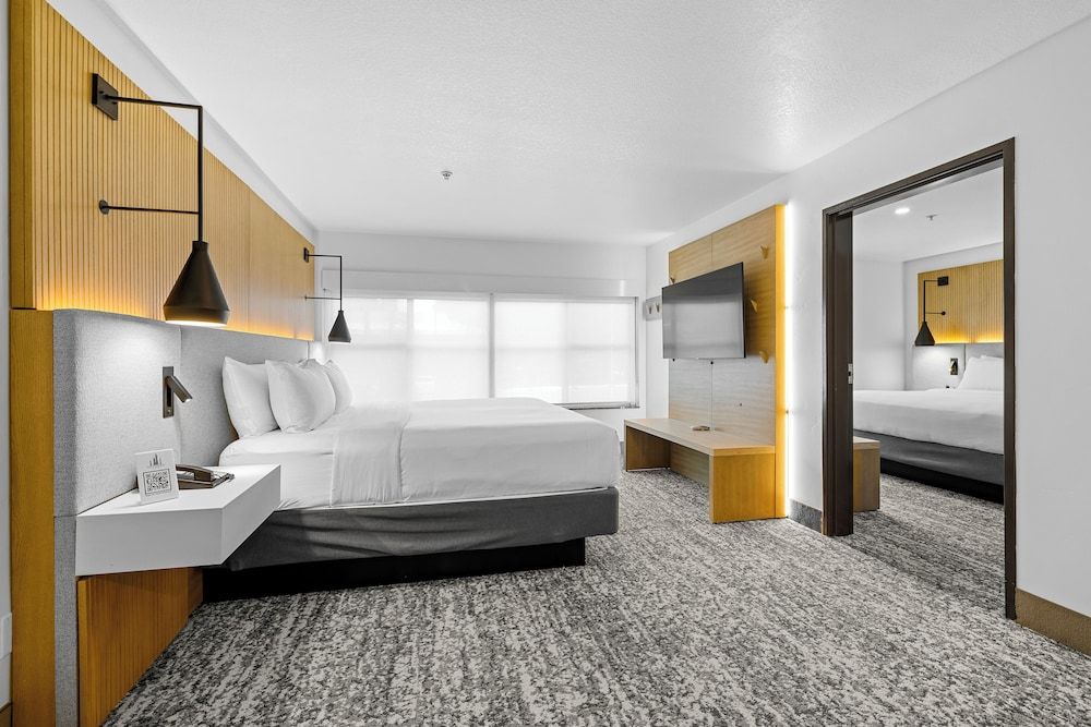 Deluxe Family Suite