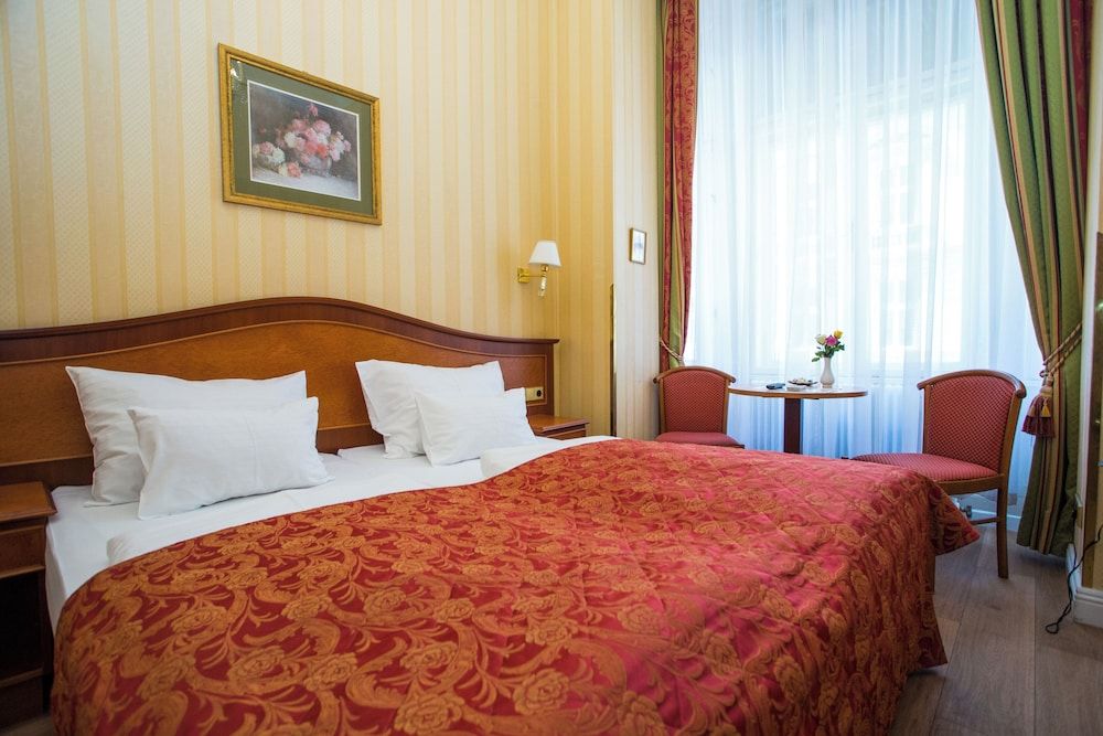 Opera Suites - Self Check-in Classic Double Room 3