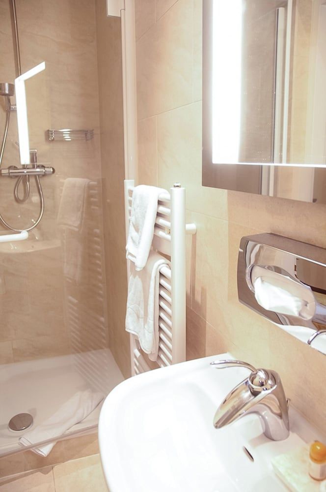 undefined Opera Suites - Self Check-in 9