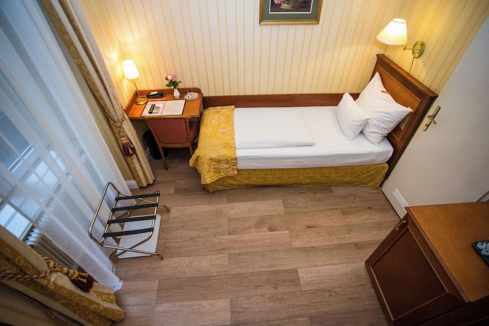 undefined Opera Suites - Self Check-in 6