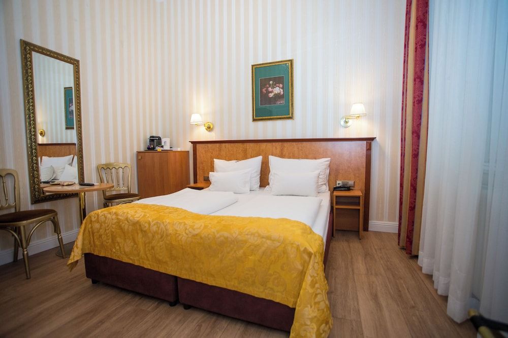 Opera Suites - Self Check-in Classic Double Room 2