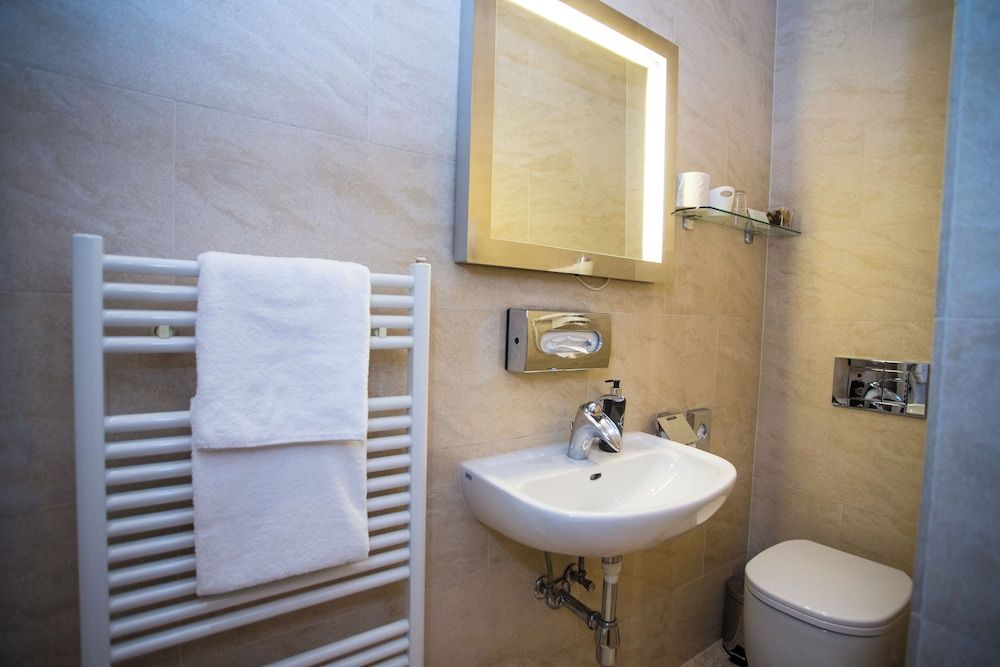 undefined Opera Suites - Self Check-in 8