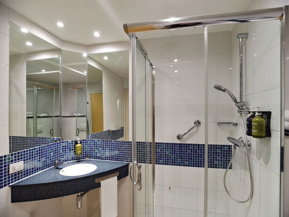 Holiday Inn Express Milan - Malpensa Airport by IHG Standard Room (Free Breakfast) 5