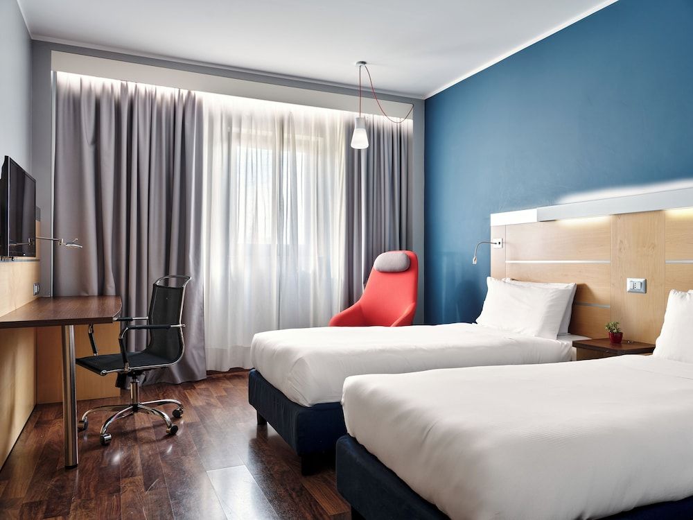 Holiday Inn Express Milan - Malpensa Airport by IHG Standard Room (Free Breakfast) 2