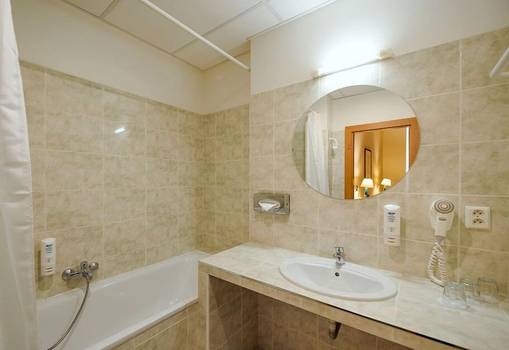 Central Hotel Prague Superior Double Room 9