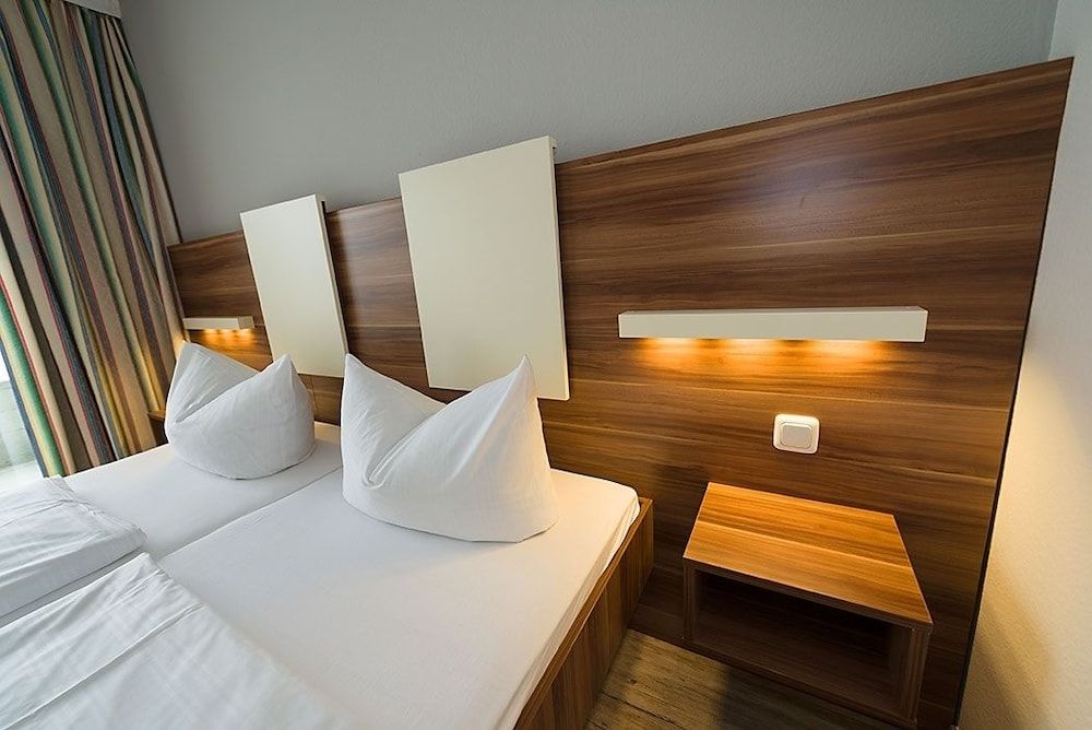 Central Hotel Apart München Deluxe Double Room 2