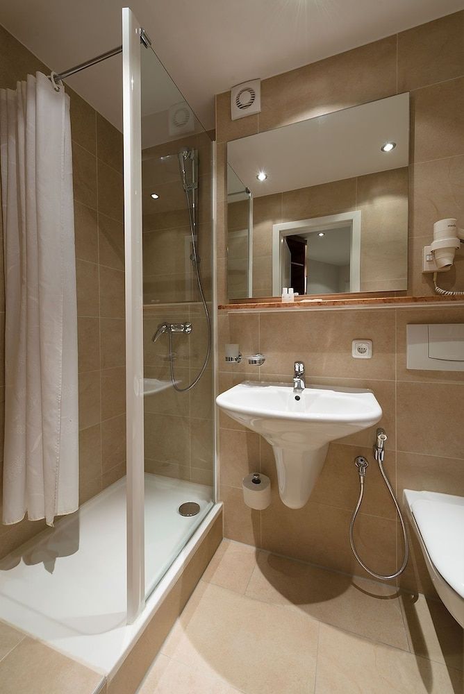 Central Hotel Apart München Deluxe Double Room 7