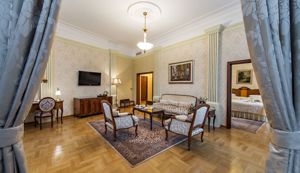 Hotel Moskva Premium Suite with Free Spa Access 9