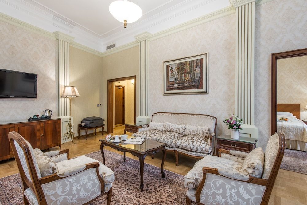 Hotel Moskva Premium Suite with Free Spa Access 8