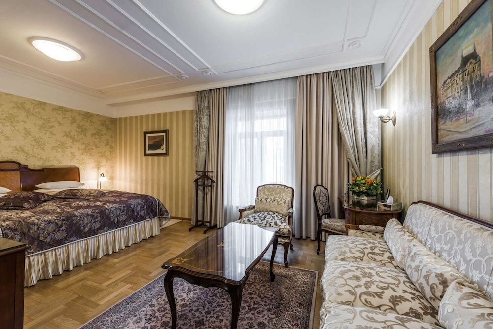 Hotel Moskva Junior Suite with Free Spa Access 2