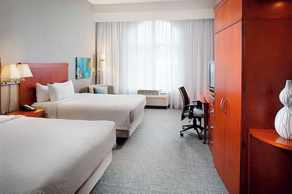 Room, 2 Queen Beds (Mobility/Hearing Accessible, Tub)