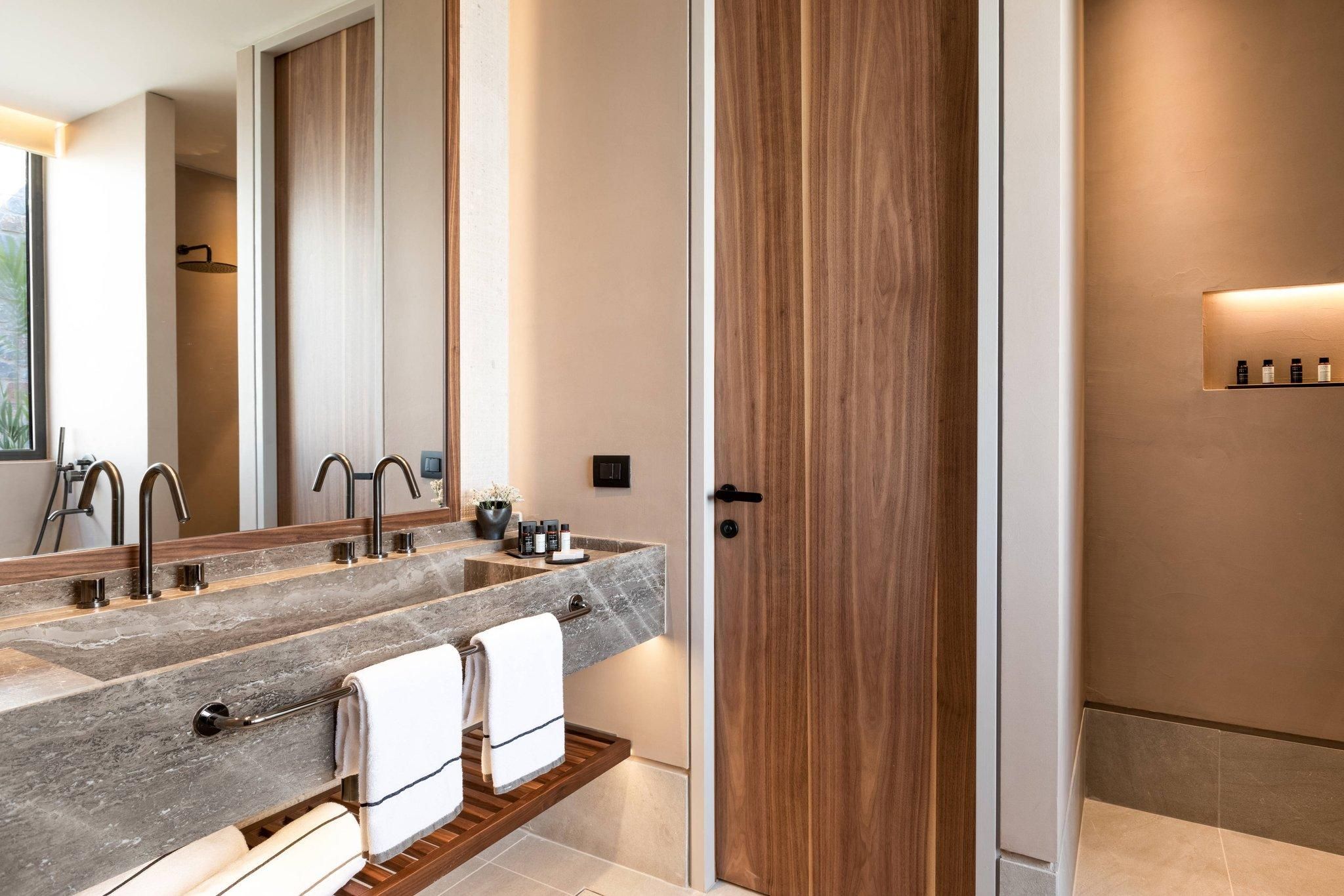 Core, 2 Bedroom Residence, Bedroom 1: 1 King, Bedroom 2: 2 Twin, Sofa bed, Inland view, Terrace