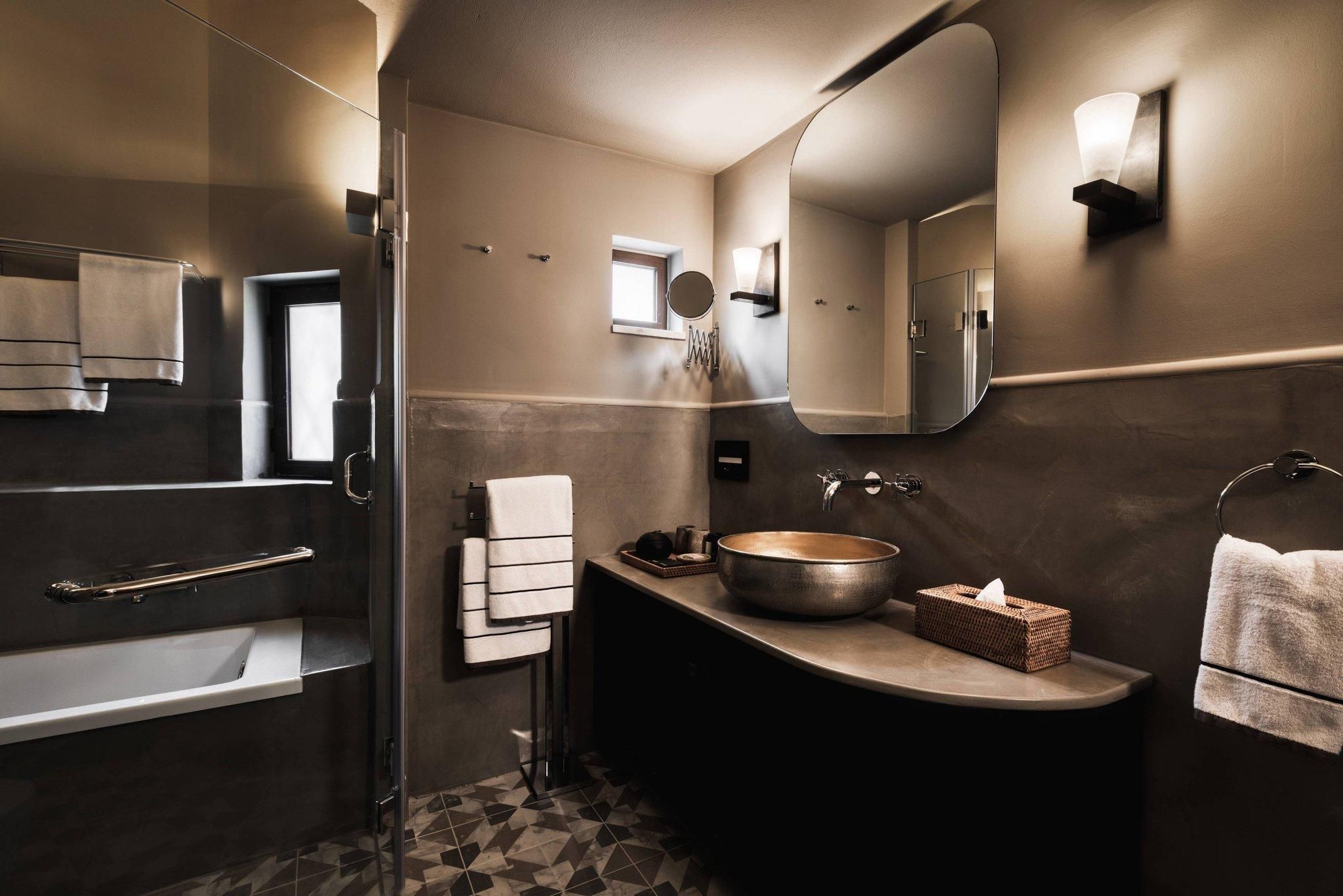 Premium, 1 Bedroom Suite, 1 King, Sofa bed, Garden view, Balcony, Whirlpool