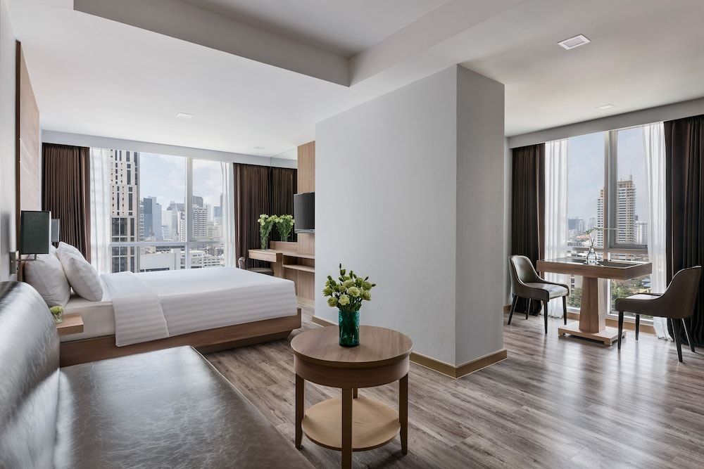 Adelphi Grande Sukhumvit Deluxe Studio, 1 King Bed, City View 5