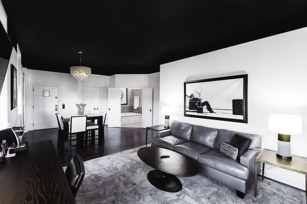 The Delafield Hotel Superior Suite 3