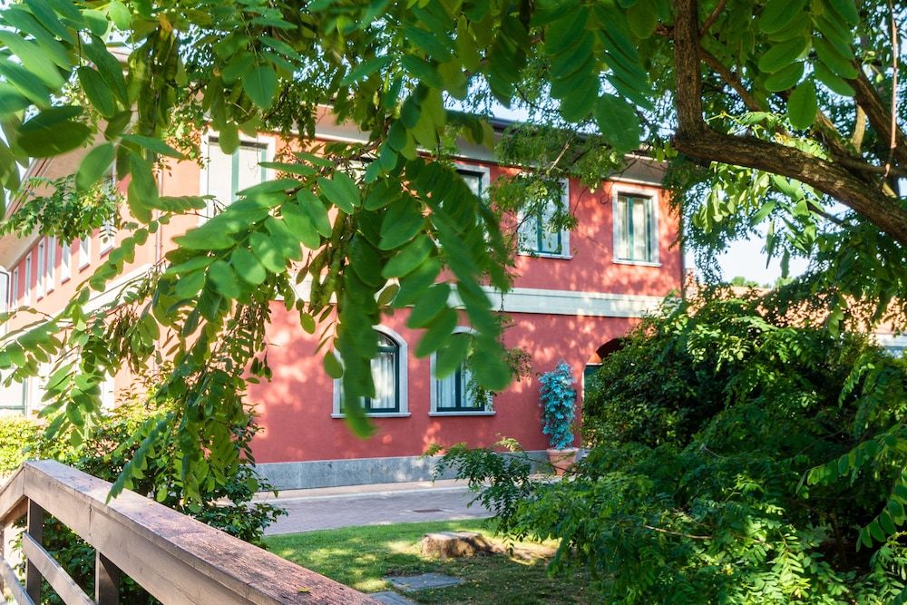 undefined Hotel Silver 4