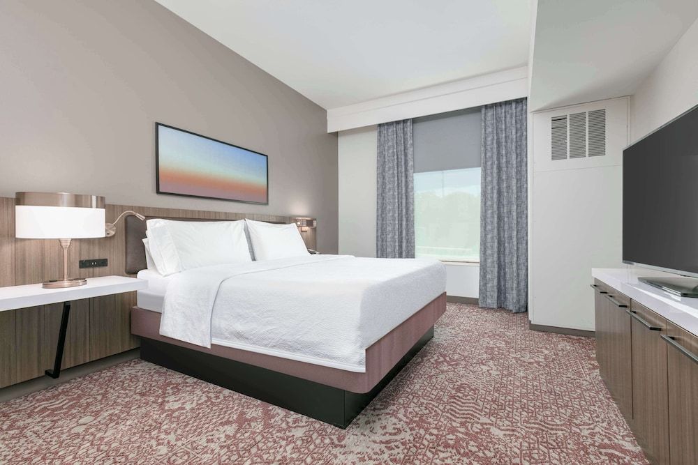 One king junior suite evolution room