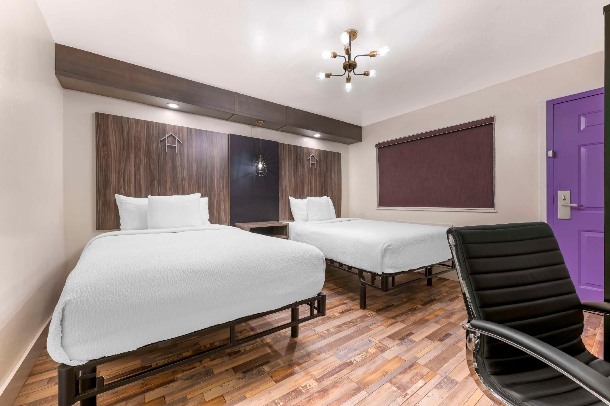 2 Double Beds, Nonsmoking, Work Space
