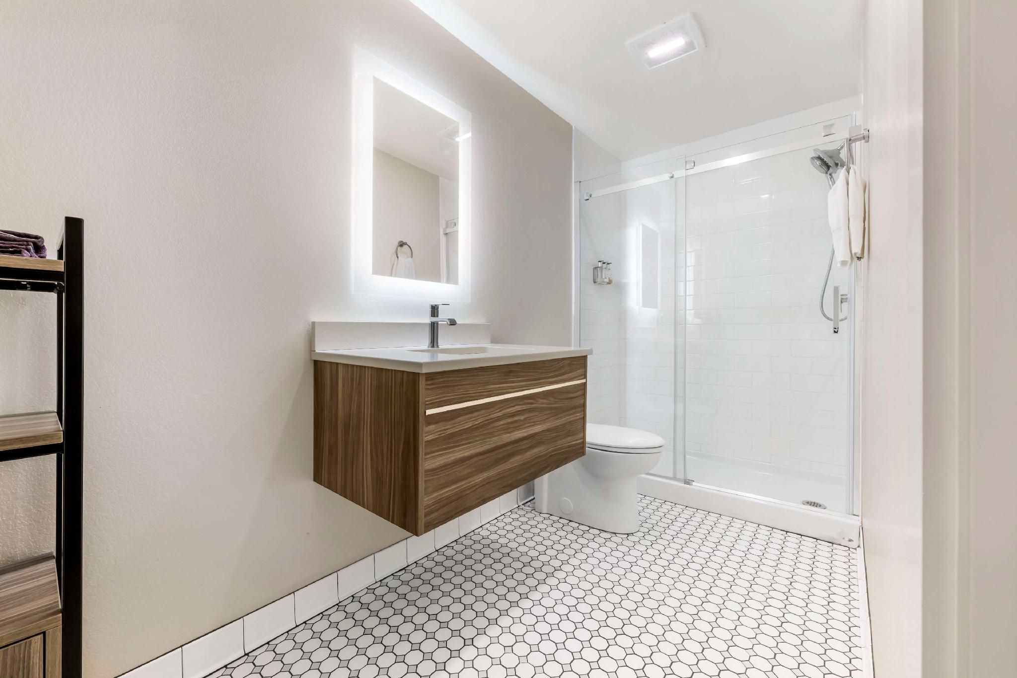 Suite - 1 King Bed, Nonsmoking, Living Room, Sitting Area, Full Kitchen