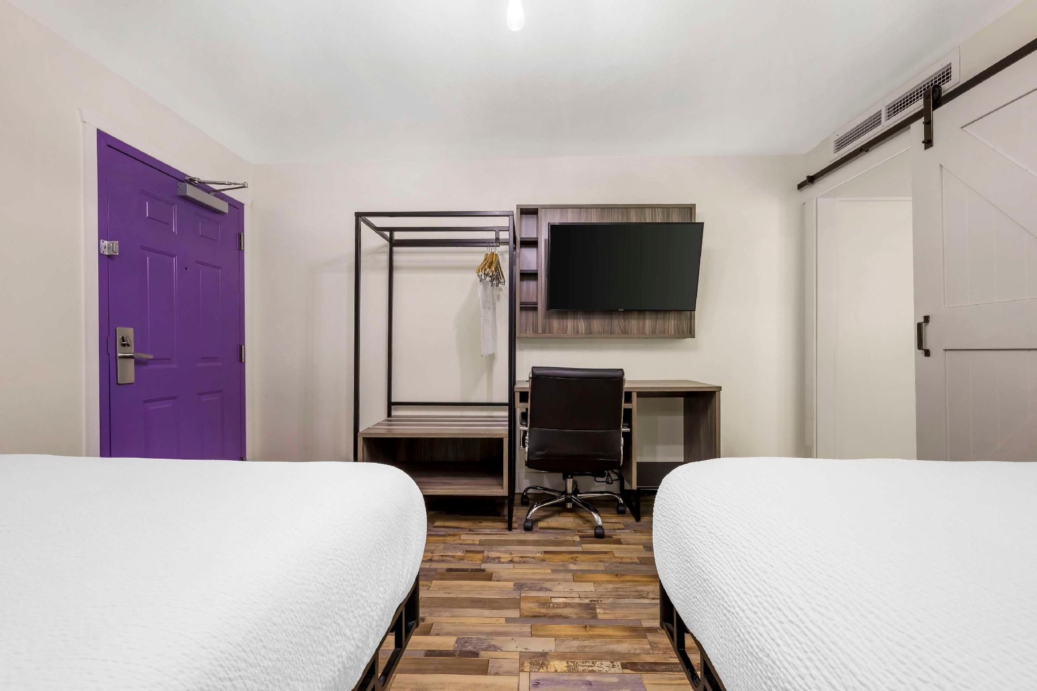 2 Double Beds, Nonsmoking, Work Space