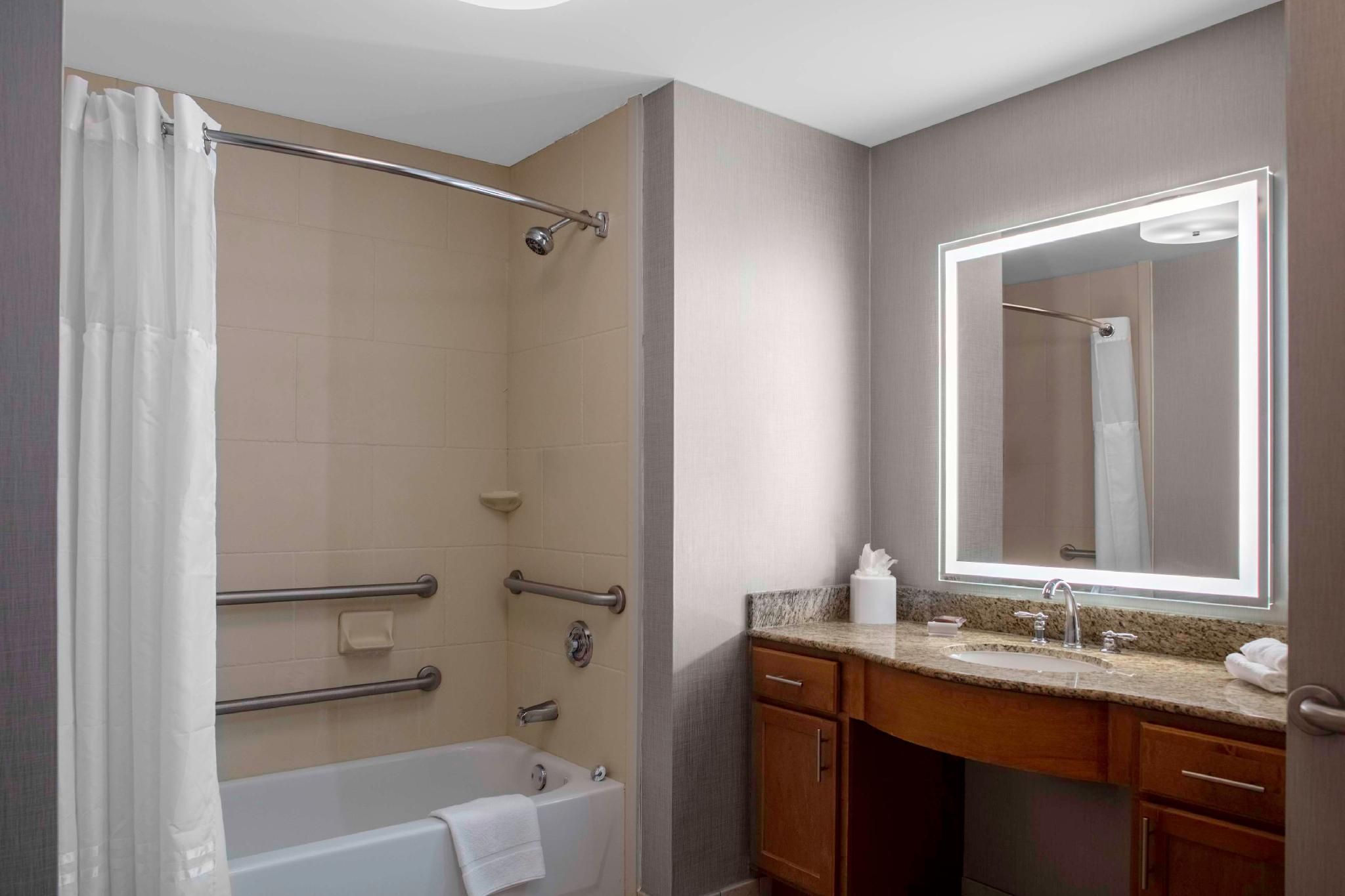 1 King Mobility Accessible Bathtub Studio Nsmk