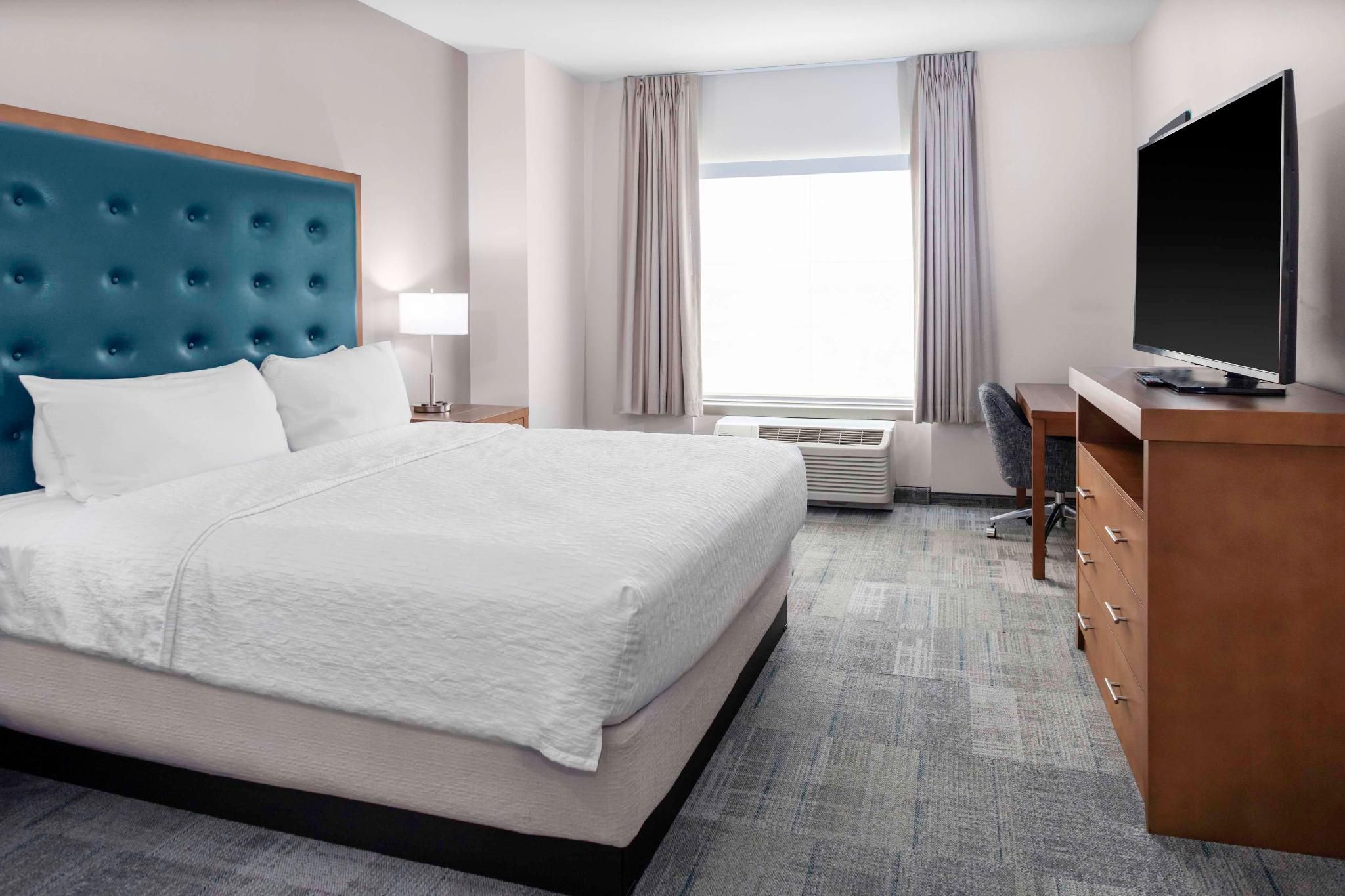 1 KING BED NONSUITE NONSMOKING