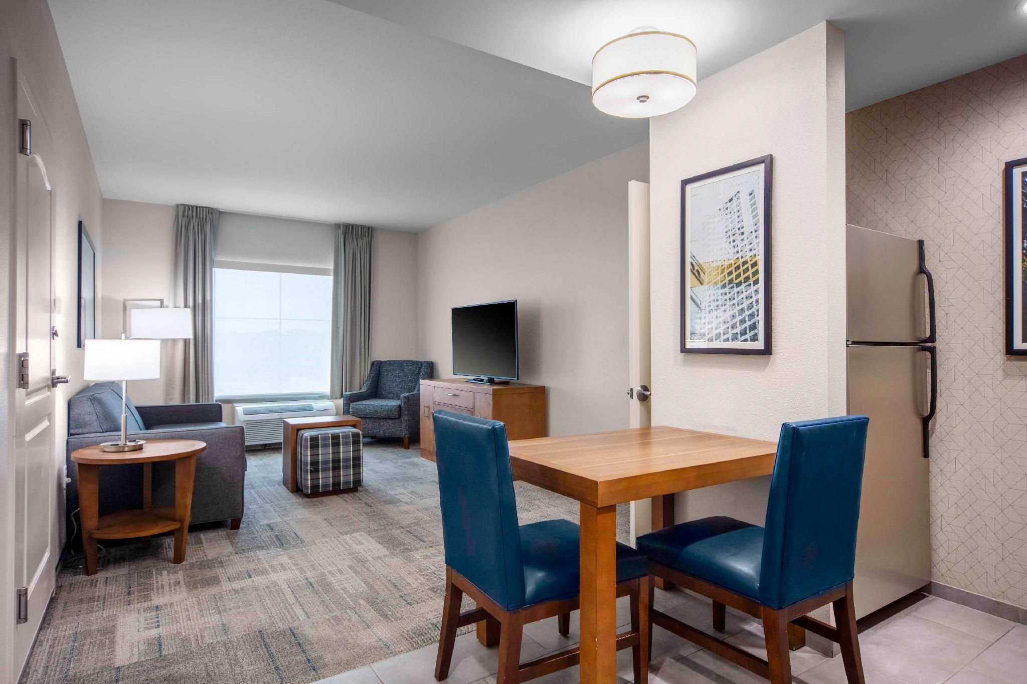 1 KING HEARING ACCESSIBLE SUITE NONSMOKING