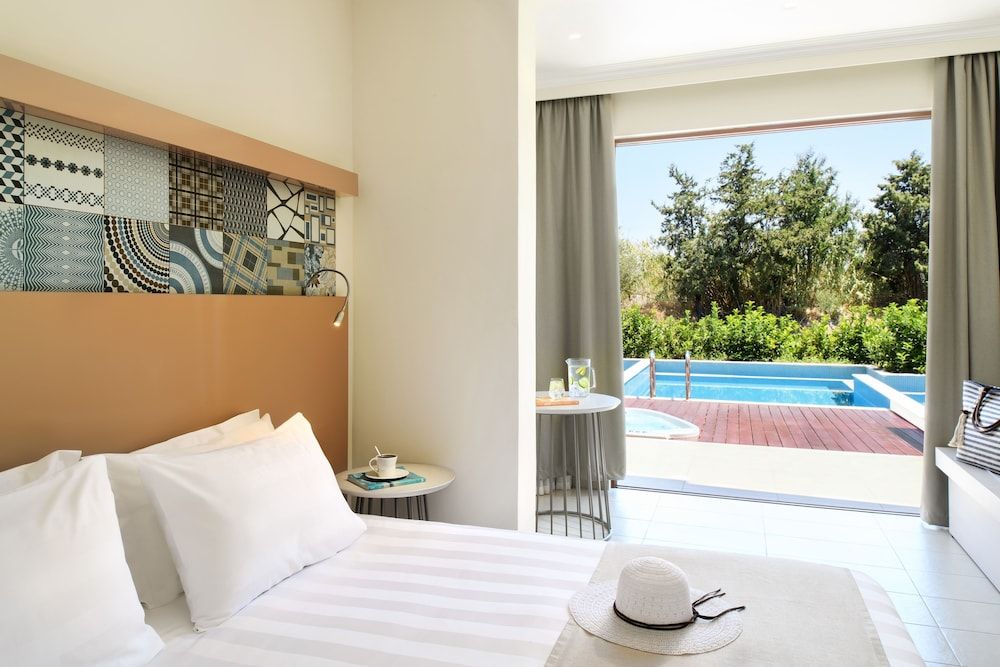 Suite, Jetted Tub, Garden View (Private Pool)