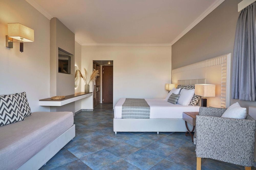 Superior Double Room, Pool Access, Garden View