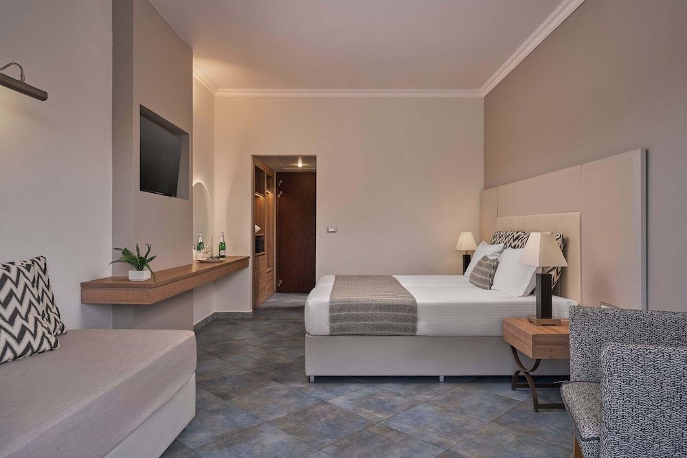 Superior Double Room, Private Pool, Garden View